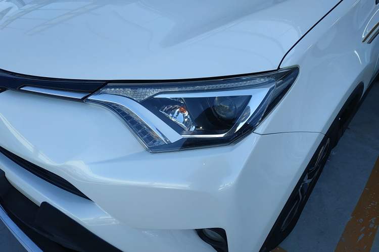 Used Toyota RAV4 2019 2.0L CVT Two-Wheel Drive Comfort Edition China VI Standard
