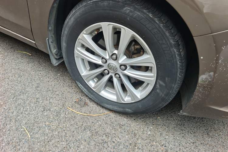 Used Buick GT 2016 15N Manual Entry-Level Trim Right Front Wheel Hub