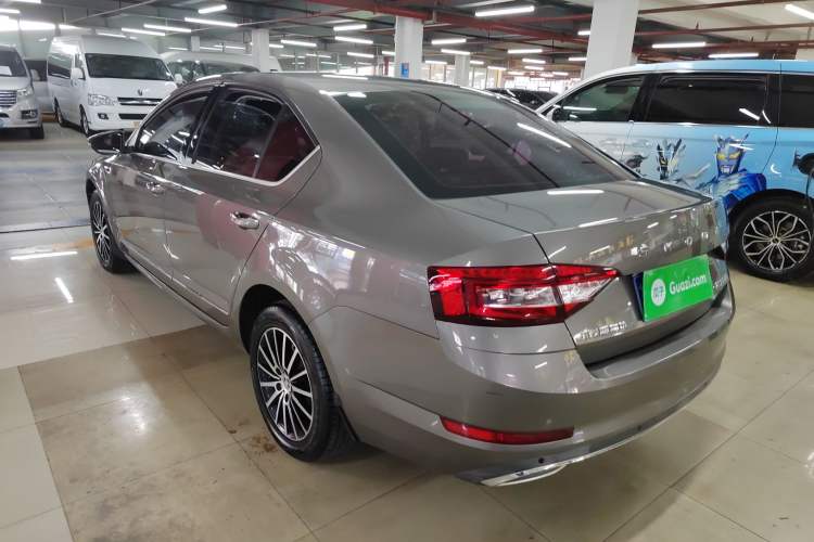 Used Skoda Octavia 2019 1.5L Automatic Smart Drive Luxury Edition China VI Standard Exterior 2