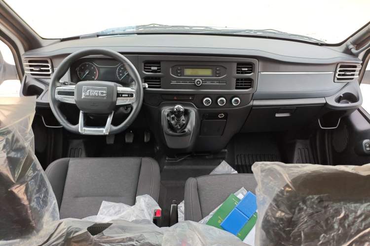 Used JMC Fushun 2025 2.0T 6MT Diesel Short-Wheelbase Mid-Roof Commercial Multi-Purpose Passenger Vehicle with 5/6 Seats