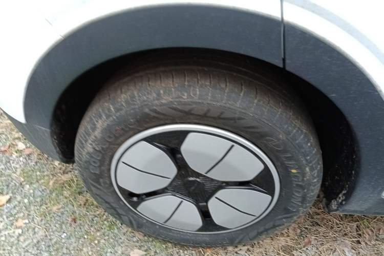 Used Geely Galaxy Geome 2026 Model 310km Youth Edition Right Rear Wheel Hub