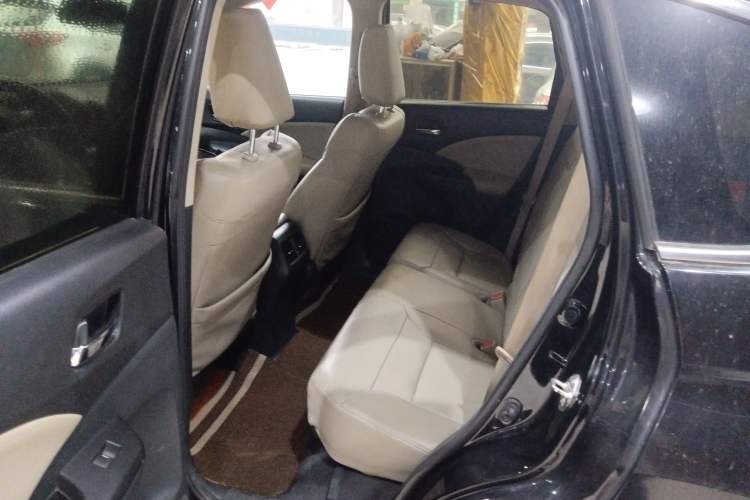 Used Honda CR-V 2016 2.0L two-wheel drive Urban Edition Left Rear Seat