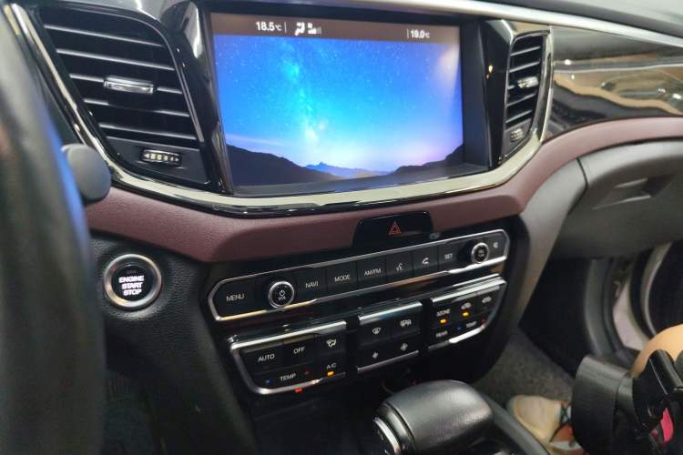 Used GAC Trumpchi GS8 2017 320T Two-Wheel Drive Luxury Smart Connectivity Version (7 Seats)
