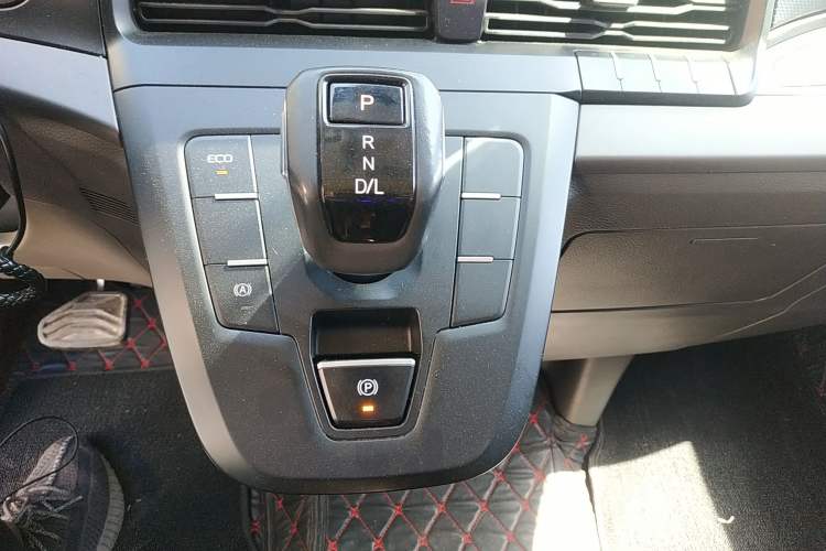 Used Ford Transit 2023 2.0T Diesel Automatic Multi-Purpose Commercial Vehicle Mid-Frame Mid-Roof 5/6 Seats
