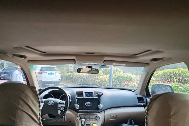 Used Toyota Highlander 2012 2.7L Two-Wheel Drive 7-Seater Luxury Edition
