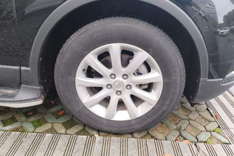 Used Buick Envision 2018 20T Two-Wheel Drive Luxury Model Right Front Wheel Hub