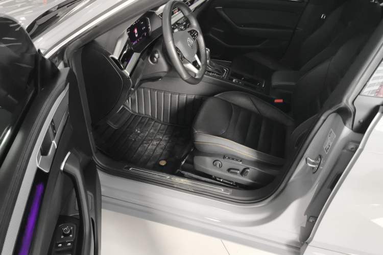 Used Volkswagen FAW-Volkswagen CC 2023 380TSI Striking Edition
