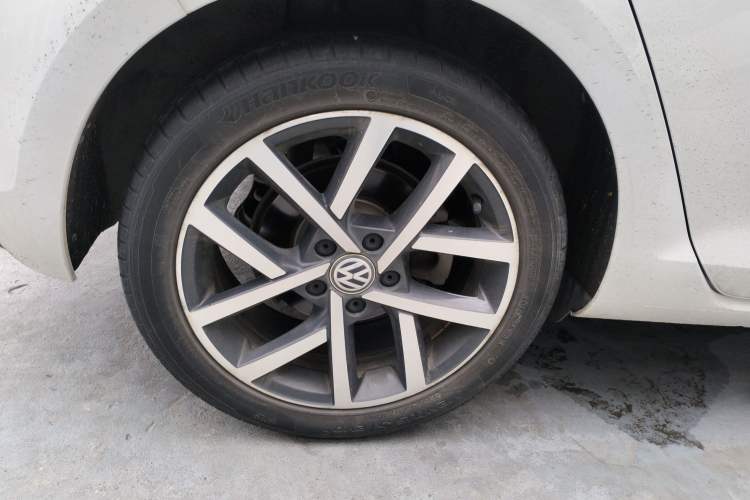 Used Volkswagen Golf 2020 Zhiai Edition 280TSI DSG Comfort Model Right Rear Wheel Hub