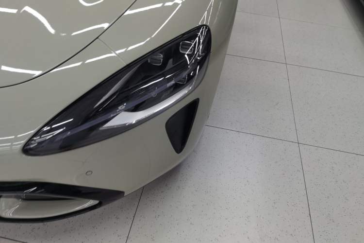 Used Xiaomi Auto SU7 2024 Rear-Drive Ultra-Long Range Advanced Pro-Level Intelligent Driving Version Left Front Headlight