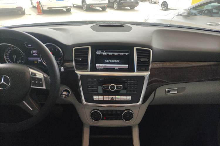 Used Mercedes-Benz M-Class 2014 ML 400 4MATIC Dynamic Model