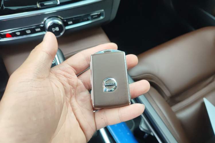 Used Volvo V90 2020 Cross Country T5 AWD Prestige Edition