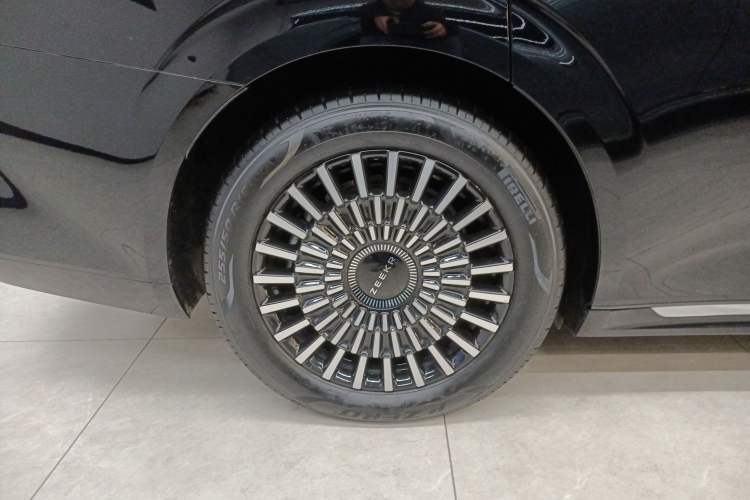 Used Zeekr 009 2024 7-Seater Walk-Through Version Four-Wheel Drive 108 kWh