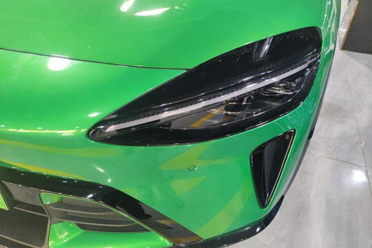 Used Xiaomi Auto YU7 2025 Ultra-Long Range High-Performance All-Wheel-Drive Max Edition Left Front Headlight