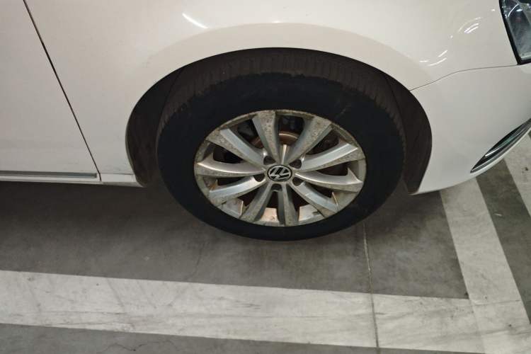 Used Volkswagen Magotan 2013 1.8TSI Luxury Model Right Front Wheel Hub