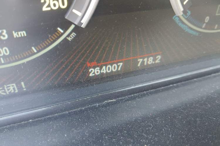 Used BMW 7 Series 2011 730Li Elegant Model Odometer Close Up