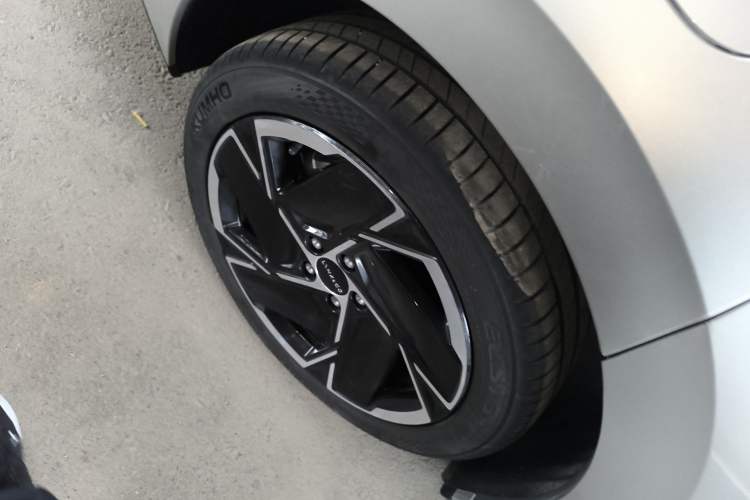 Used Lynk & Co 07 2024 EM-P 126 Long-Range Halo
