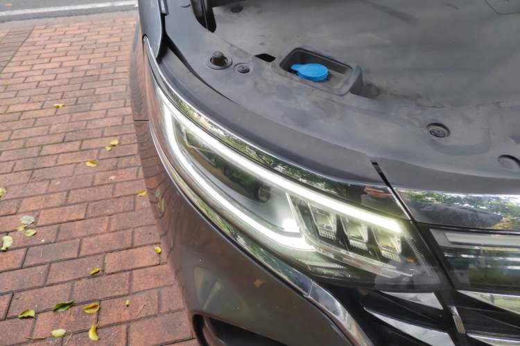 Used Roewe iMAX8 New Energy 2022 Golden Edition Right Front Headlight