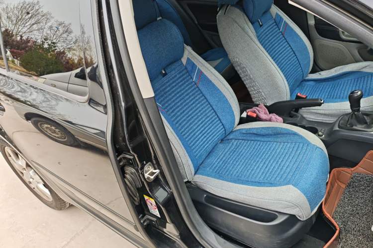 Used Skoda Octavia 2015 Classic Model 1.6L Manual Eado Version
