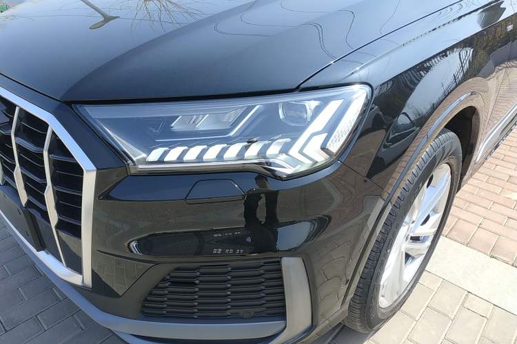 Used Audi Q7 2023 45 TFSI quattro S line Sport model
