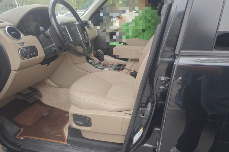 Used Land Rover Discovery 2011 4.0 V6 HSE Left Front Seat