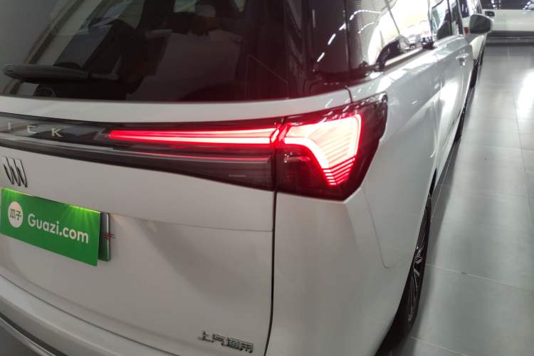 Used Buick GL8 New Energy 2025 Lu Shang Luxury Edition 7-Seater Right Rear Taillight