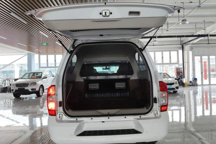 Used Dongfeng Palazzo 2022 2.0T Manual Two-Wheel Drive Luxury Version