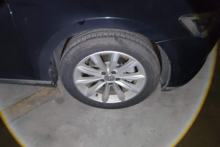 Used Volkswagen Magotan 2019 330TSI DSG Leading Edition China V Standard Right Front Wheel Hub