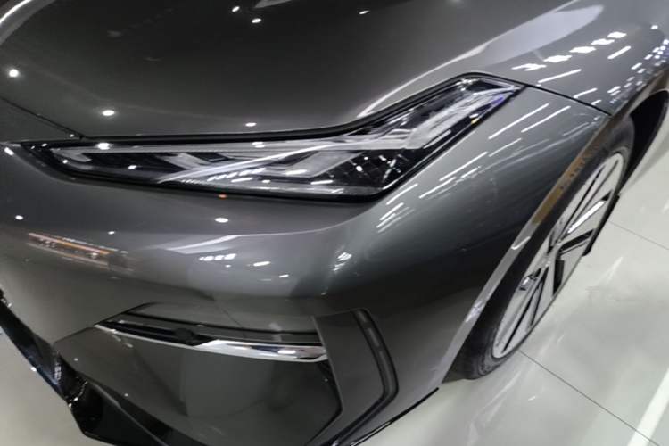 Used Geely Galaxy E8 2024 665 km Range Rear-Drive Starship Long-Range Version Left Front Headlight