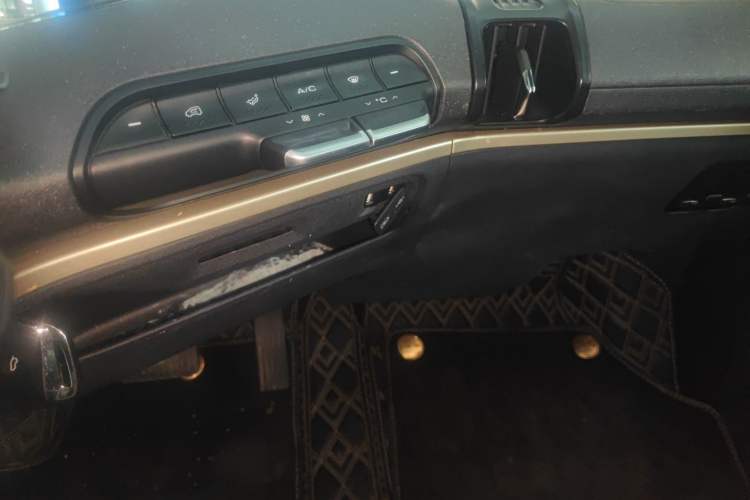 Used Baojun KiWi EV 2021 Designer Lithium Iron Phosphate Audio And AC Panel