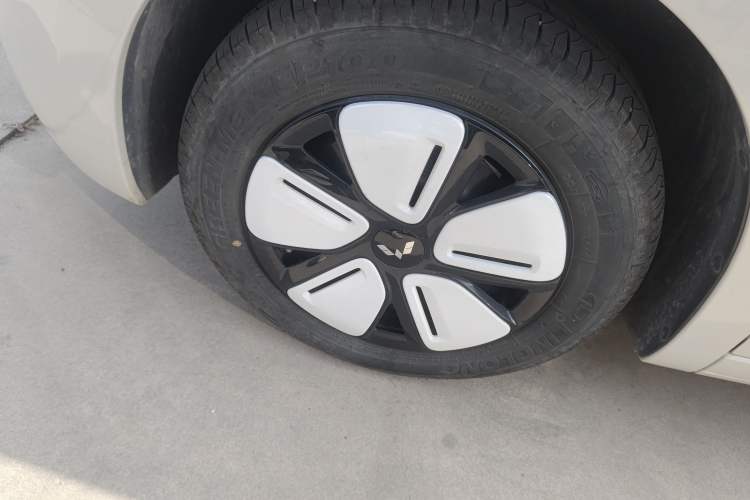 Used Wuling Hongguang MINIEV 2025 Four-Door Version Premium Edition Exterior 4