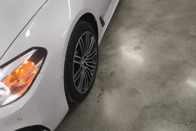 Used BMW 5 Series 2019 530Li Leading Model M Sport Package Left Front Wheel Hub