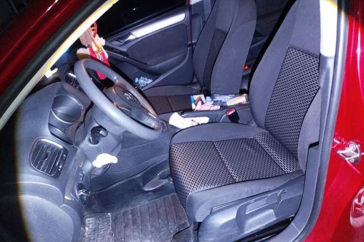 Used Volkswagen Golf 2011 1.6L Automatic Fashion Edition Left Front Seat