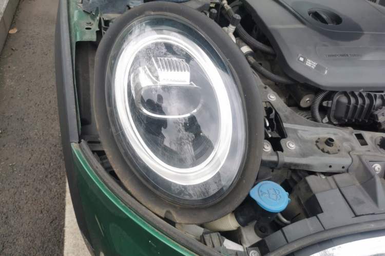 Used MINI MINI 2020 1.5T COOPER Classic Edition Three-Door Exclusive Color Version
