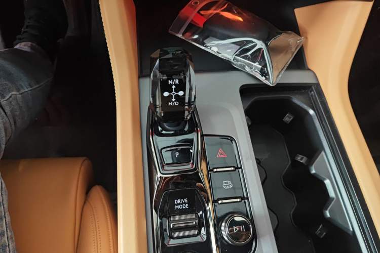 Used Lynk & Co 09 EM-P 2021 2.0T PHEV Halo Six-Seater Gear Lever