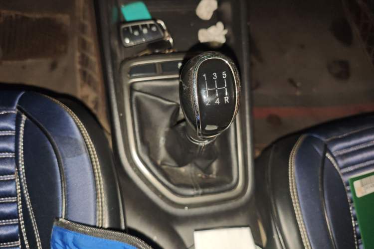 Used CHANGAN Eado 2016 1.6L Manual Fashion Edition Gear Lever