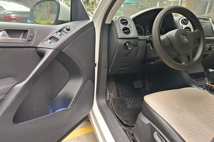 Used Volkswagen Tiguan 2016 280TSI Automatic Two-Wheel-Drive Silk Road Style Edition Driver Seat