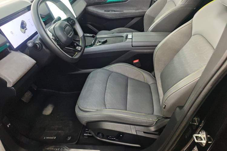 Used Lynk & Co 08 EM-P 2025 120km Long-Range Pro
