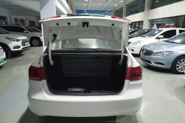 Used Volkswagen Santana 2015 1.6L Manual Fashion Edition