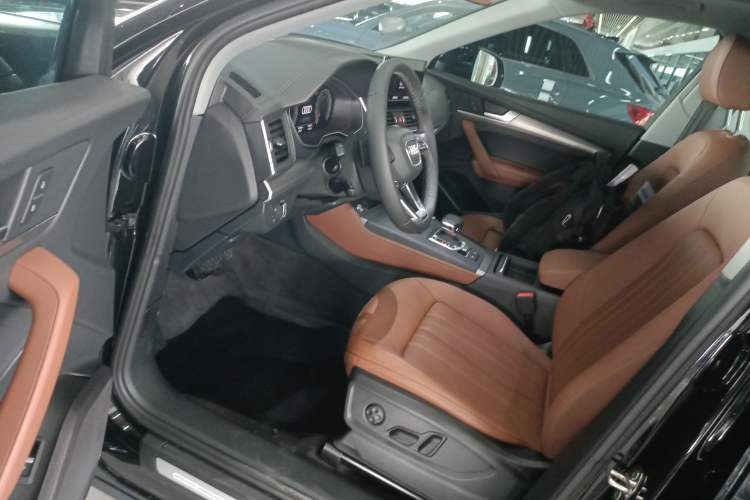 Used Audi Q5L 2022 40T Fashionable and Elegant Model
