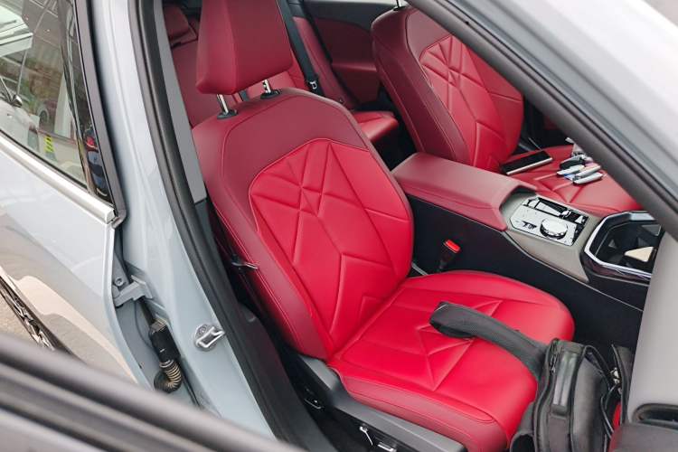 Used BMW X3 2025 xDrive30L Luxury Edition M Sport Package Right Front Seat