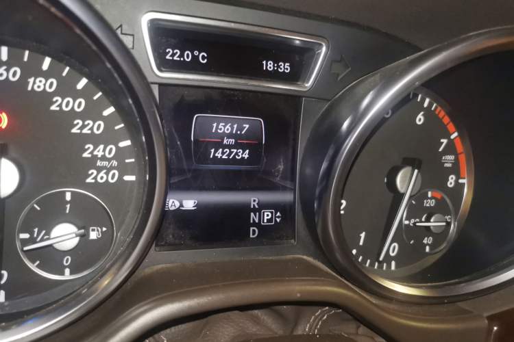 Used Mercedes-Benz M-Class 2012 ML 350 Luxury Edition Odometer Close Up