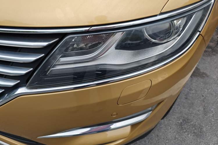 Used Lincoln MKC 2014 2.0T Two-Wheel-Drive Luxury Edition Left Front Headlight