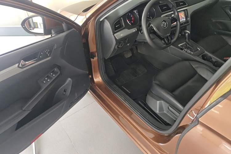 Used Volkswagen Lamando 2015 230TSI DSG Fashion Edition Driver Seat