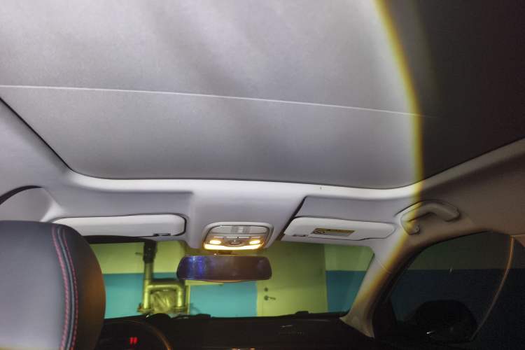 Used Haval H2s 2017 Red-Label 1.5T Dual-Clutch Elite Model Headliner