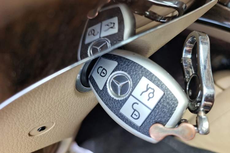 Used Mercedes-Benz S-Class 2012 S 300 L Business Standard Model
