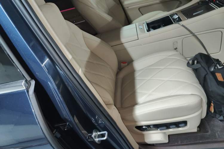 Used Hima AITO M9 2025 Extended-Range Ultra Version 52 kWh 6-Seater