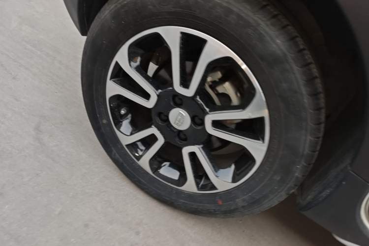 Used Geely Auto Vision X3 2017 1.5L Automatic Elite Model Right Rear Wheel Hub