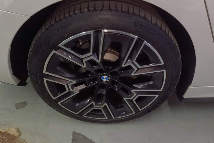 Used BMW 5 Series 2024 530Li Luxury Edition M Sport Package Right Rear Wheel Hub