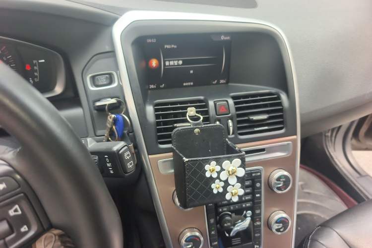 Used Volvo XC60 2017 T5 Smart Upgrade Edition Audio And AC Panel