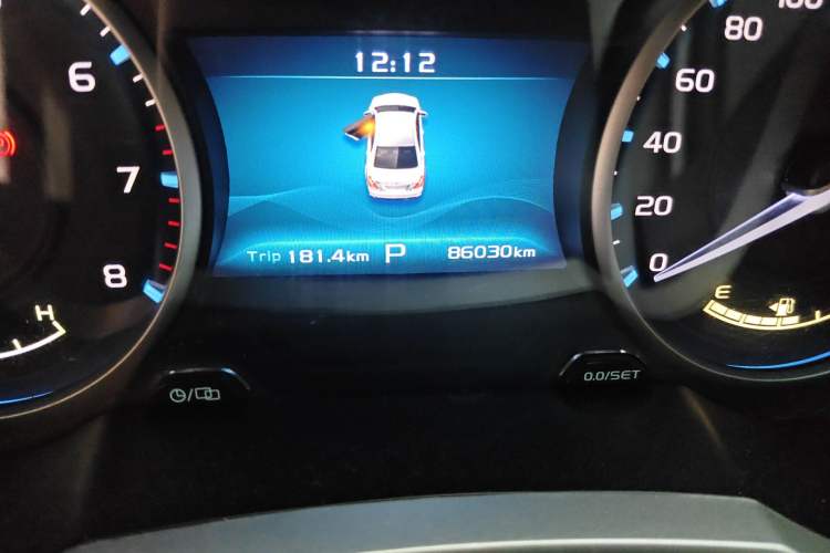 Used Geely Auto Emgrand 2017 Sedan Million Edition 1.5L CVT Upward Version Odometer Close Up